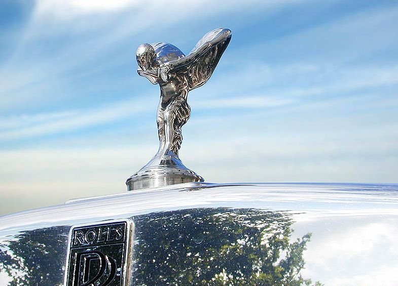 Centenarul statuetei înaripate: O sută de Rolls Royce-uri au defilat la Londra