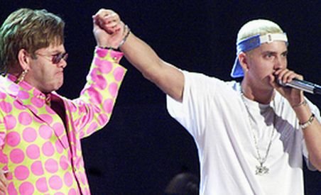 Elton John: Eminem mi-a făcut cadou două jucării sexuale cu diamante