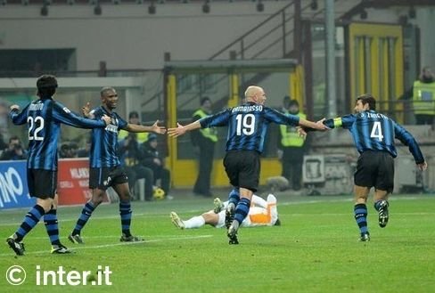 Mutu a revenit pe teren. Inter s-a impus cu 5-3 în derby-ul cu Roma şi se apropie de lider