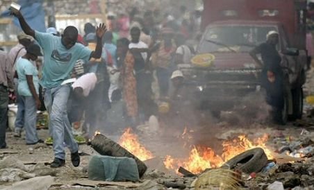 Haiti. Proteste cu focuri de armă şi gaze lacrimogene împotriva preşedintelui Rene Preval