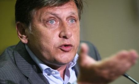 Crin Antonescu despre declaraţiile lui Băsescu: Nu am ce să-i transmit postacului de la Cotroceni
