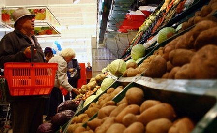 Cluj. Supermarketurile ar putea fi obligate să acorde un loc special produselor româneşti