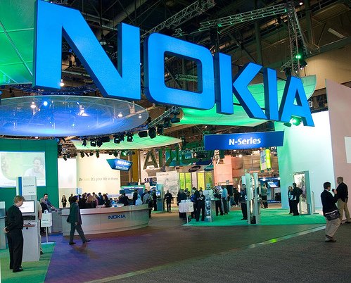 Acţiunile Nokia au scăzut pe fondul semnării parteneriatului cu Microsoft