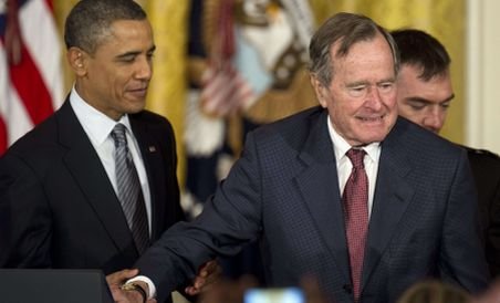 Barack Obama a acordat Medalia Libertăţii lui George Bush şi Angelei Merkel