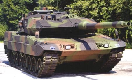 Un britanic colecţionează tancuri, cu care iese la plimbare în weekend-uri