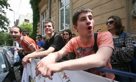 Galaţi. Circa o sută de studenţi au protestat faţă de noua Lege a Educaţiei