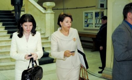 Ridzi răspunde atacurilor colegelor de partid, Sulfina Barbu şi Elena Udrea