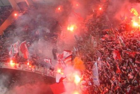Fotbaliştii lui Bari, atacaţi de propriii fani după antrenament