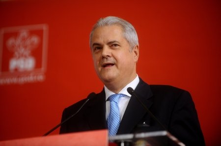 Adrian Năstase, ironic: Membrii PSD vor avea reducere la sex-shop 
