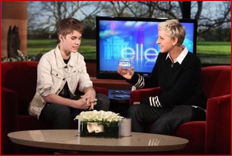 O şuviţă din părul lui Justin Bieber a fost scoasă la licitaţie de Ellen DeGeneres