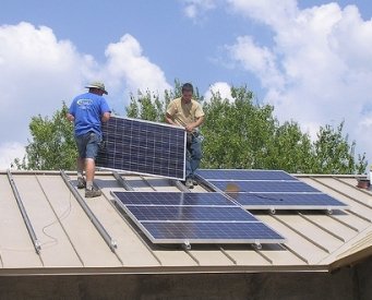 Panouri solare pentru locuinţe, prin programul Casa Verde. Vezi care sunt condiţiile