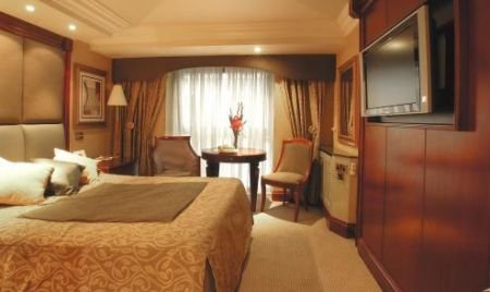  Cazarea parlamentarilor la hotel costă peste 500.000 de euro lunar