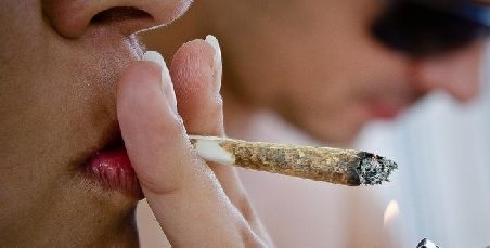 Studiu: Consumul de cannabis creşte riscul apariţiei psihozelor