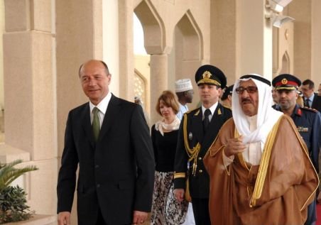 Băsescu a participat la sărbătorirea a 50 de ani de la dobândirea independenţei Kuweit-ului