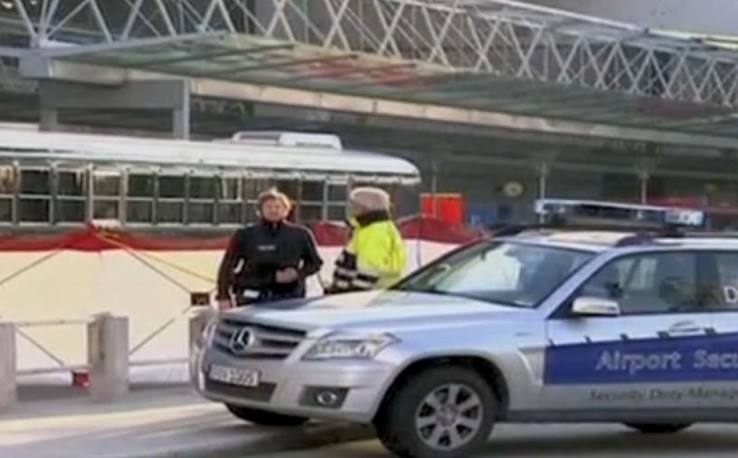 Doi aviatori americani, împuşcaţi într-un posibil atac terorist pe aeroportul din Frankfurt