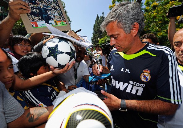 Jose Mourinho, la un pas de a fi înjunghiat la La Coruna