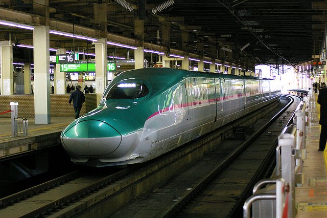 Hayabusa, cel mai rapid tren construit de japonezi, atinge o viteză de 320 km/h