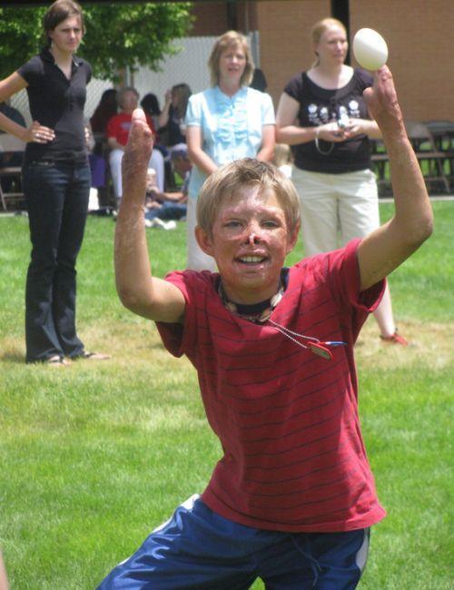 Un băiat român mutilat într-un incendiu, îngrijit exemplar în SUA 89937