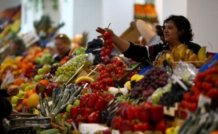  Mai mult de 90% dintre fructele şi legumele din pieţele româneşti sunt iradiate 