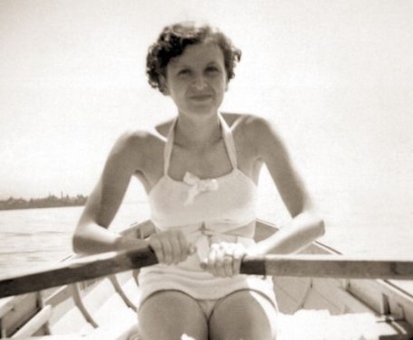Poze inedite cu Eva Braun, iubita lui Adolf Hitler, făcute publice recent