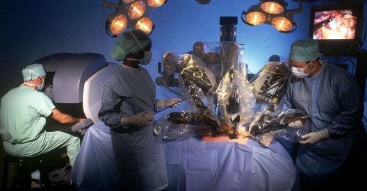Spitalul &quot;Burghele&quot;, al patrulea din România unde se fac operaţii cu robotul