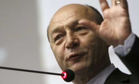 Traian Băsescu: Românii ar trebui să comunice cu ambasadele României când pleacă peste hotare