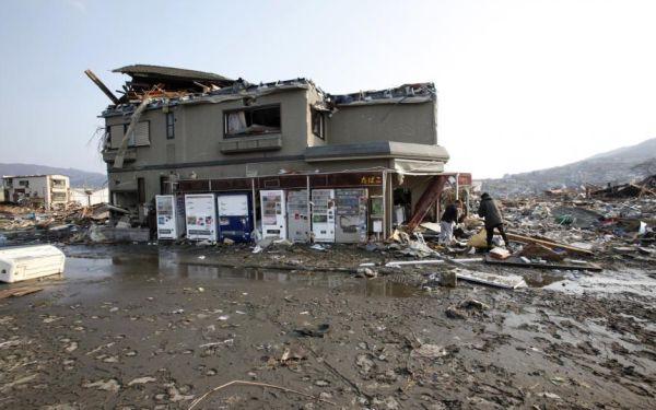 Pagubele cutremurului din Japonia se pot ridica la sume de 35 miliarde de dolari 90348