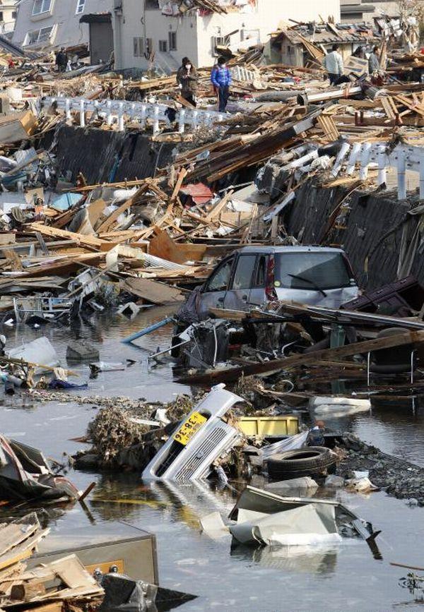 Pagubele cutremurului din Japonia se pot ridica la sume de 35 miliarde de dolari 90350