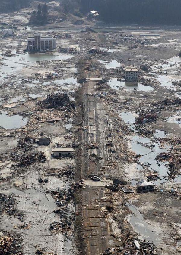 Pagubele cutremurului din Japonia se pot ridica la sume de 35 miliarde de dolari 90353