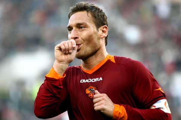 Serie A: „Doppietta” lui Totti aduce victoria Romei în Derby della Capitale