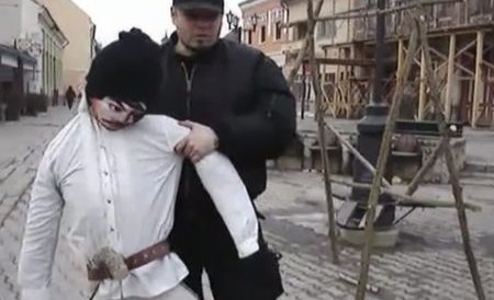 Tânărul care a spânzurat o păpuşă cu chipul lui Avram Iancu, cercetat pentru instigare la discriminare