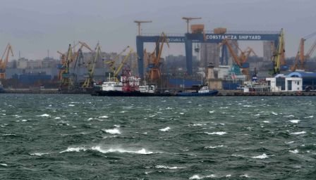 Razii în Portul Constanţa: Sunt verificate documentele vamale şi sistemele de depozitare