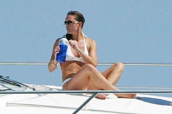 Kate Middleton, în costum de baie. Vezi imagini inedite cu viitoarea Prinţesă de Wales 90789