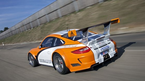 Porsche îşi îmbunătăţeşte hibridul de competiţie