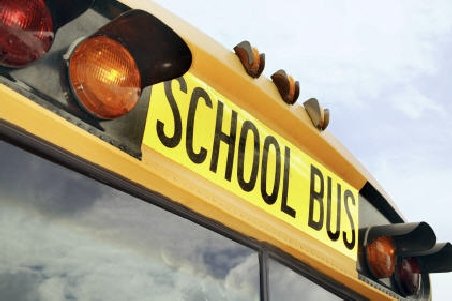 Şoferiţă arestată, după ce a trimis şi primit peste 1.000 de mesaje la volanul unui autobuz de şcoală