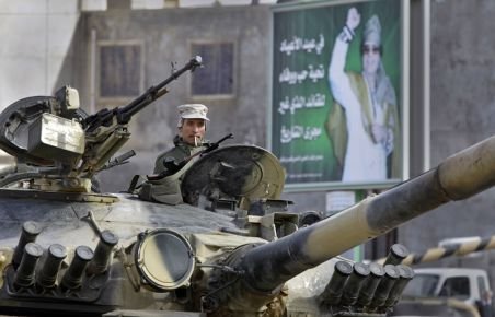 Armata libiană, depăşită numeric şi tehnologic de forţele coaliţiei internaţionale