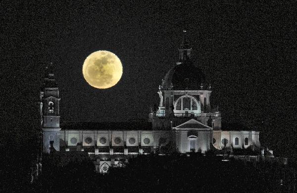 Super Luna în imagini: Cum s-a văzut ineditul fenomen astronomic 90919