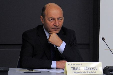 Traian Băsescu, atac la politicieni: Performanţele SRI se datorează neimplicării partidelor