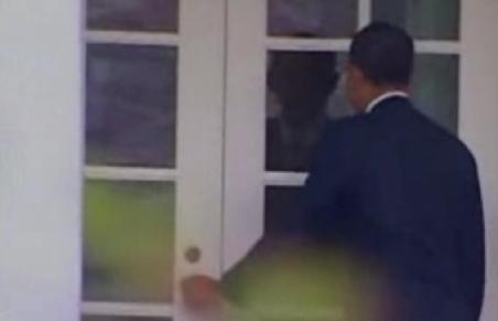 Revenit din călătorie, Barack Obama a găsit uşile încuiate la Casa Albă