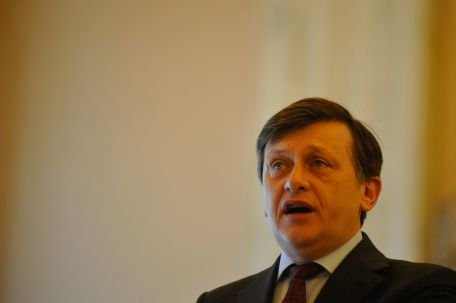 Antonescu: USL va câştiga alegerile prezidenţiale din 2012, indiferent cine va fi candidatul