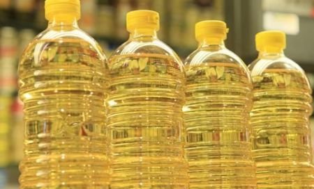 Sute de români s-au călcat în picioare pentru ulei la preţ redus