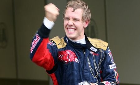 Sebastian Vettel, în pole position la MP Australiei. Schumacher, poziţia 11