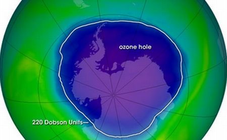 O &quot;gaură&quot; în stratul de ozon va ajunge deasupra Europei de Est în zilele următoare