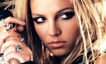 Britney Spears, catapultată într-un WC portabil 