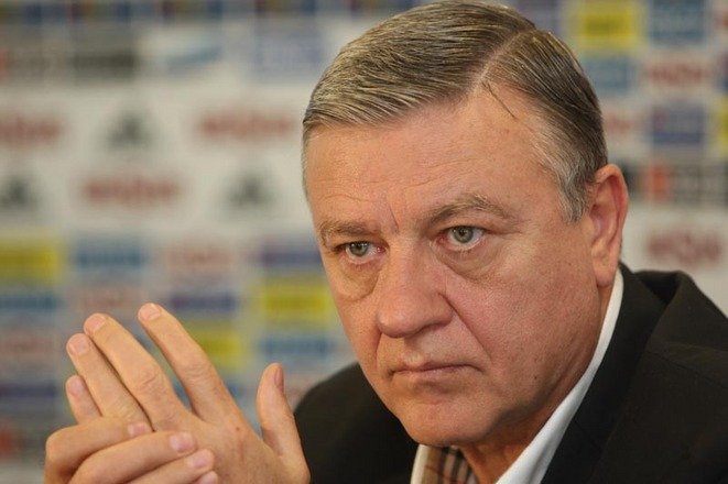 Mircea Sandu: „Suspendarea Bosniei nu ne încălzeşte cu nimic”. Scaunul lui Lucescu, în pericol