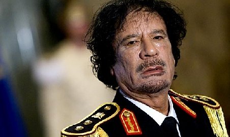 Regimul libian, la un pas de prăbuşire. Gaddafi rămâne pe poziţii