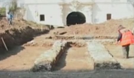 Descoperire arheologică importantă la Alba-Iulia: A fost dezgropată o parte a castrului roman
