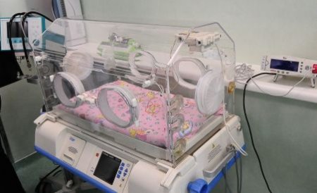 O femeie a născut în toaleta spitalului din Râmnicu Vâlcea