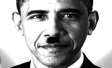 Poză cu Obama purtând mustaţa lui Hitler, ataşată pe pancarta unui protestant