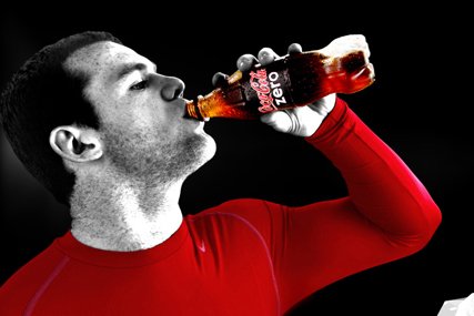 Coca-Cola a încheiat colaborarea cu Wayne Rooney, după ce jucătorul a înjurat în faţa camerei